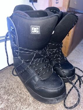 DC Black Snowboard Boots with Contrast Laces